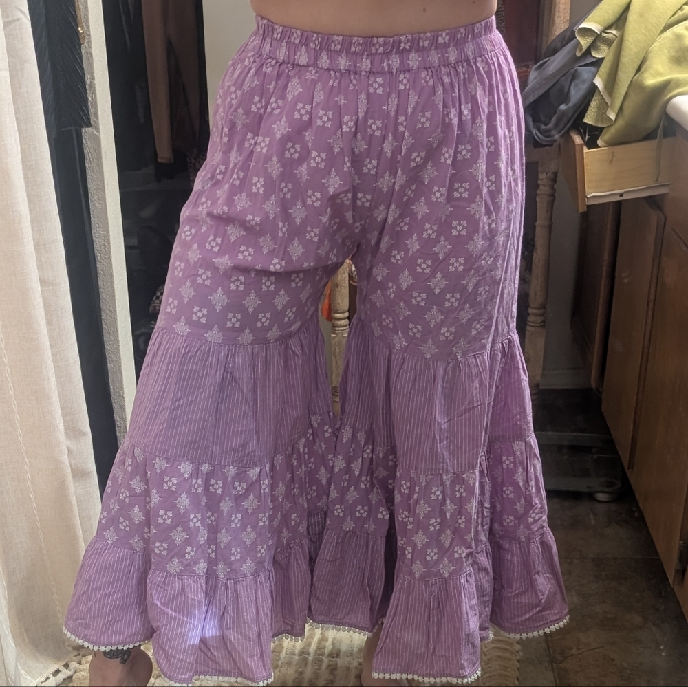 Girls' Lavender Floral Tiered Ruffle Pants - Picture 3 of 3